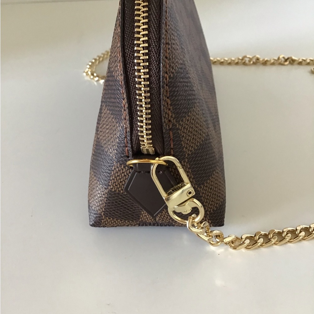 Louis Vuitton cosmetic bag with added chain. - Picture 6 of 8